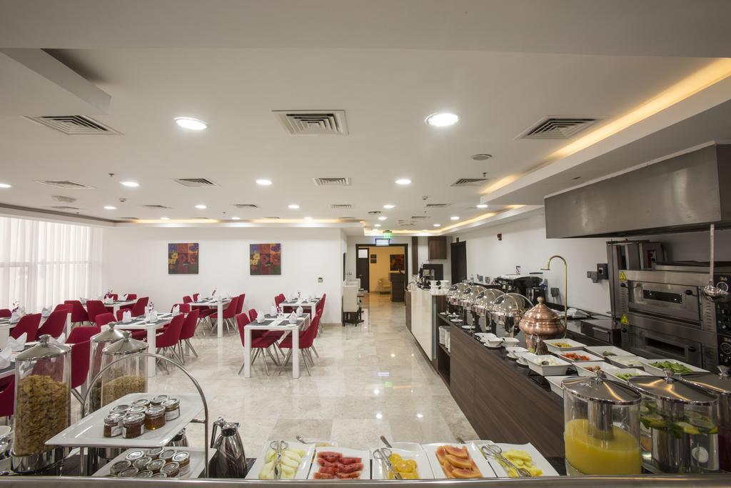 The Town Hotel Doha Exterior photo