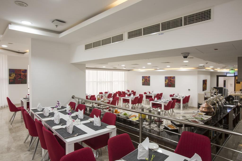 The Town Hotel Doha Exterior photo