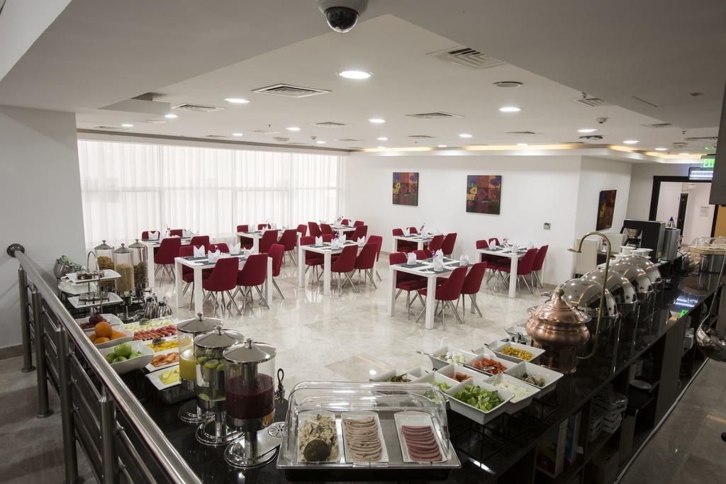 The Town Hotel Doha Exterior photo