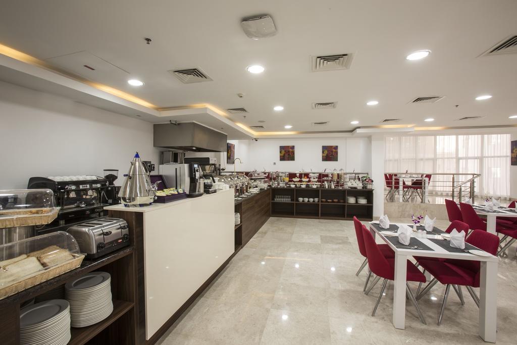 The Town Hotel Doha Exterior photo