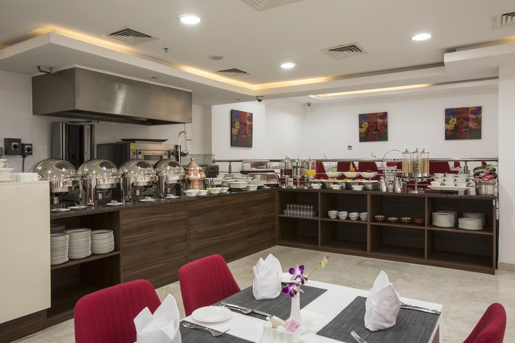 The Town Hotel Doha Exterior photo